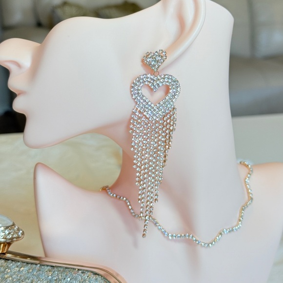 ⚜️ Classic Gold Heart Dangle Earrings - Picture 3 of 10